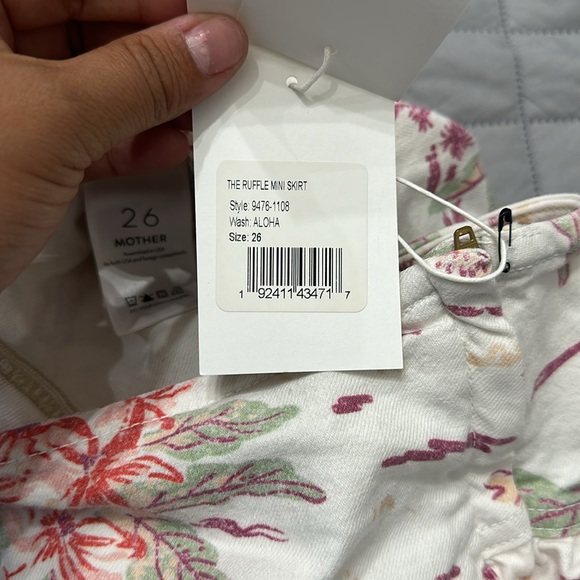 The ruffle mini skirt - Picture 4 of 4